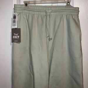 Aritzia TNA Cozy Fleece Midweight Sweatpants